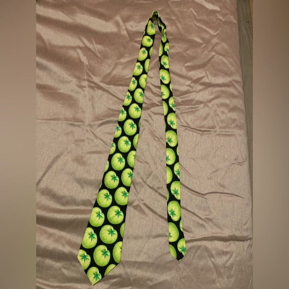 OAKTREE Green tomatoes wide neck tie